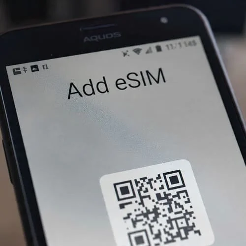 Scanning an eSIM QR code on AQUOS wish2
